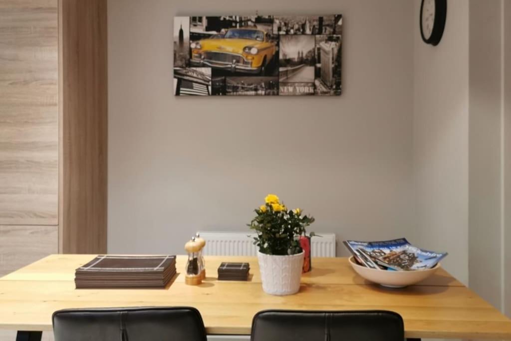 3 Bedroom Townhouse, Free Parking York Bagian luar foto